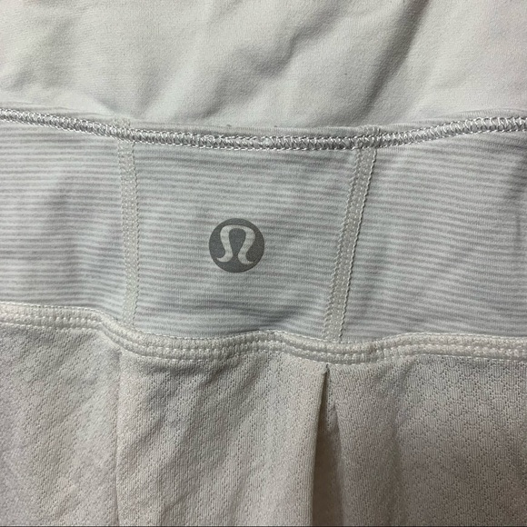Lululemon Hustle & Bustle TankHeathered Lt Grey / Wee Stripe White Silver Spoon - Picture 3 of 6